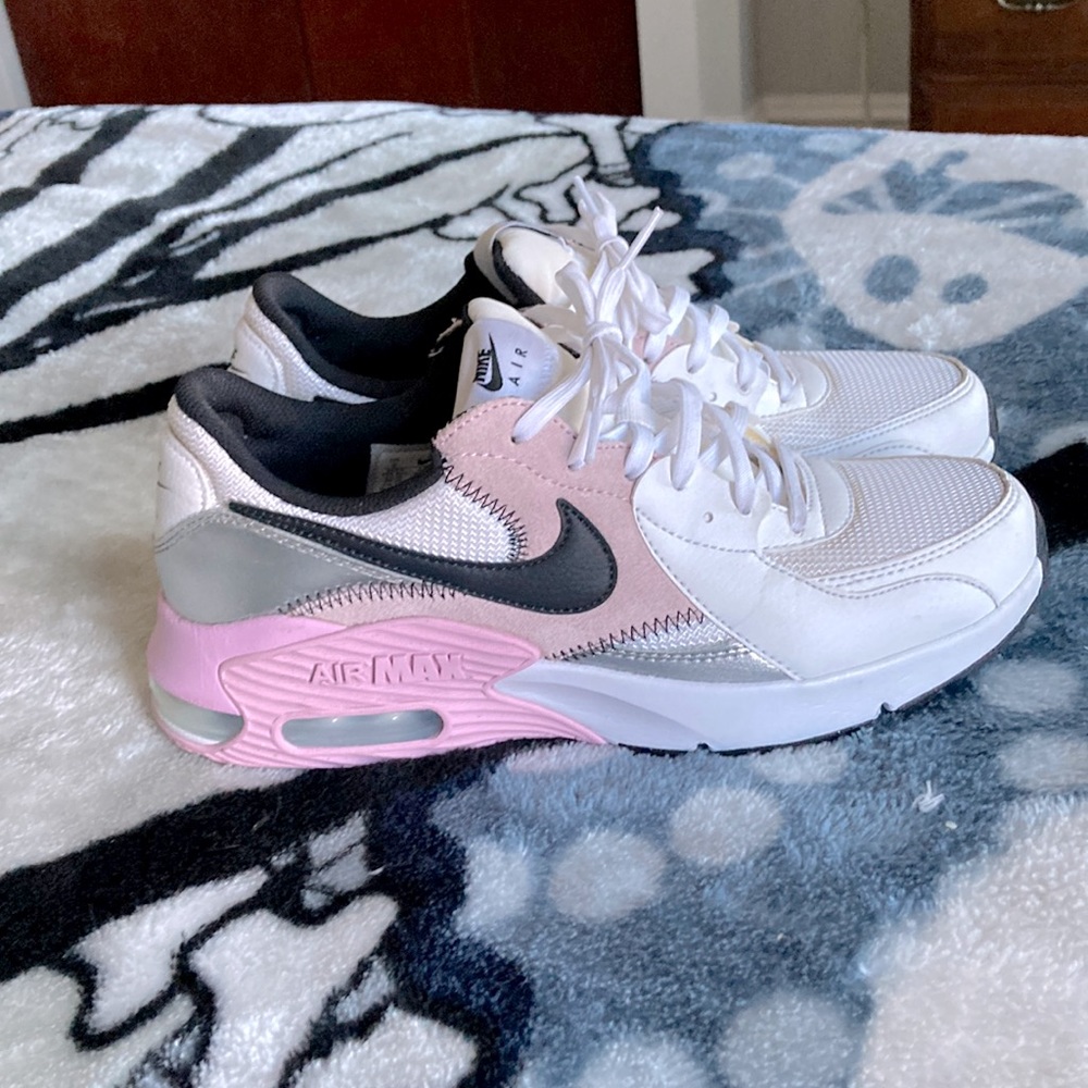 Women’s Nike Air Max Size 9 Pink/White/Silver/Black